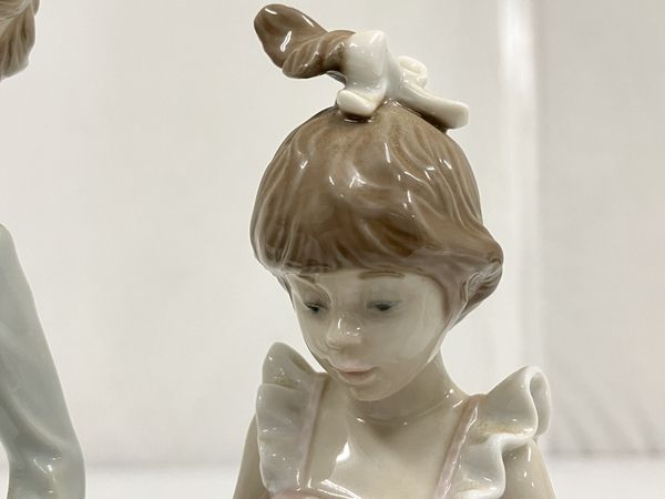 リヤドロ　陶器フィギュア LLADRO 5426 男の子 女の子 フィギュリン 陶磁器製 人形 置物 リヤドロ