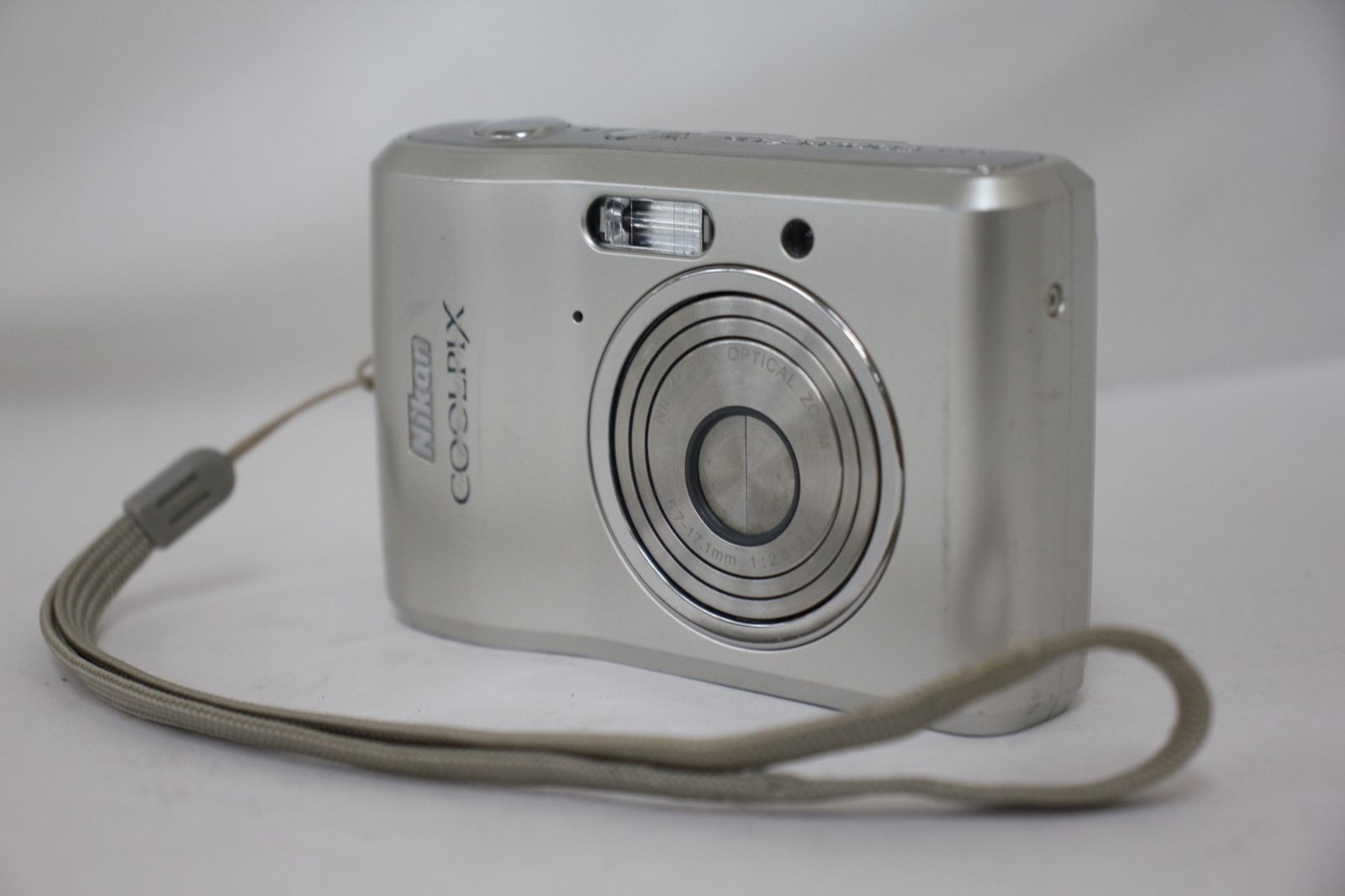 Nikon デジタルカメラ COOLPIX L32 シルバー 光学5倍ズーム 2005