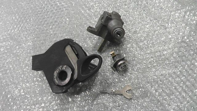 グランドアクシス100 SB06J-305xxx の キーセット 1741748666