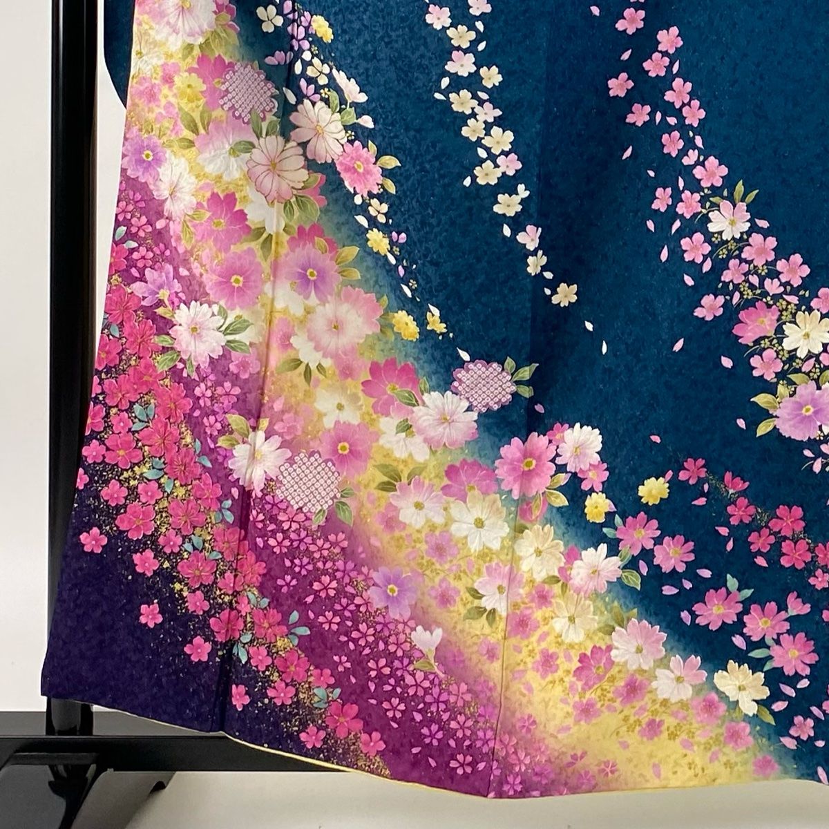 振袖 身丈160cm 裄丈66cm M 袷 草花 花びら 銀通し 金彩 青緑 正絹