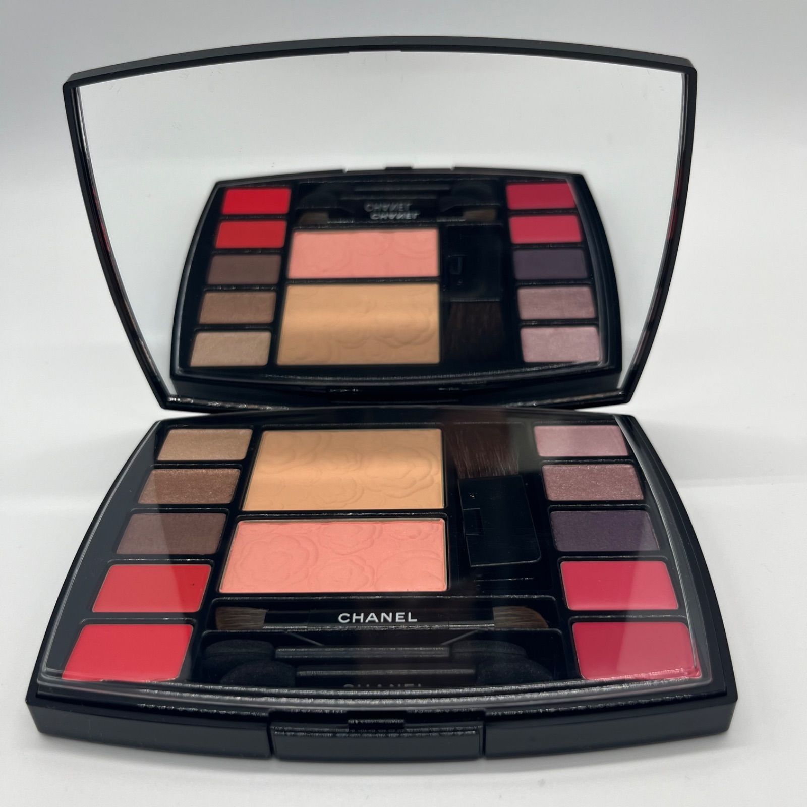 新品未使用CHANEL トラベルメイクパレット アーモニー ドゥ カメリア