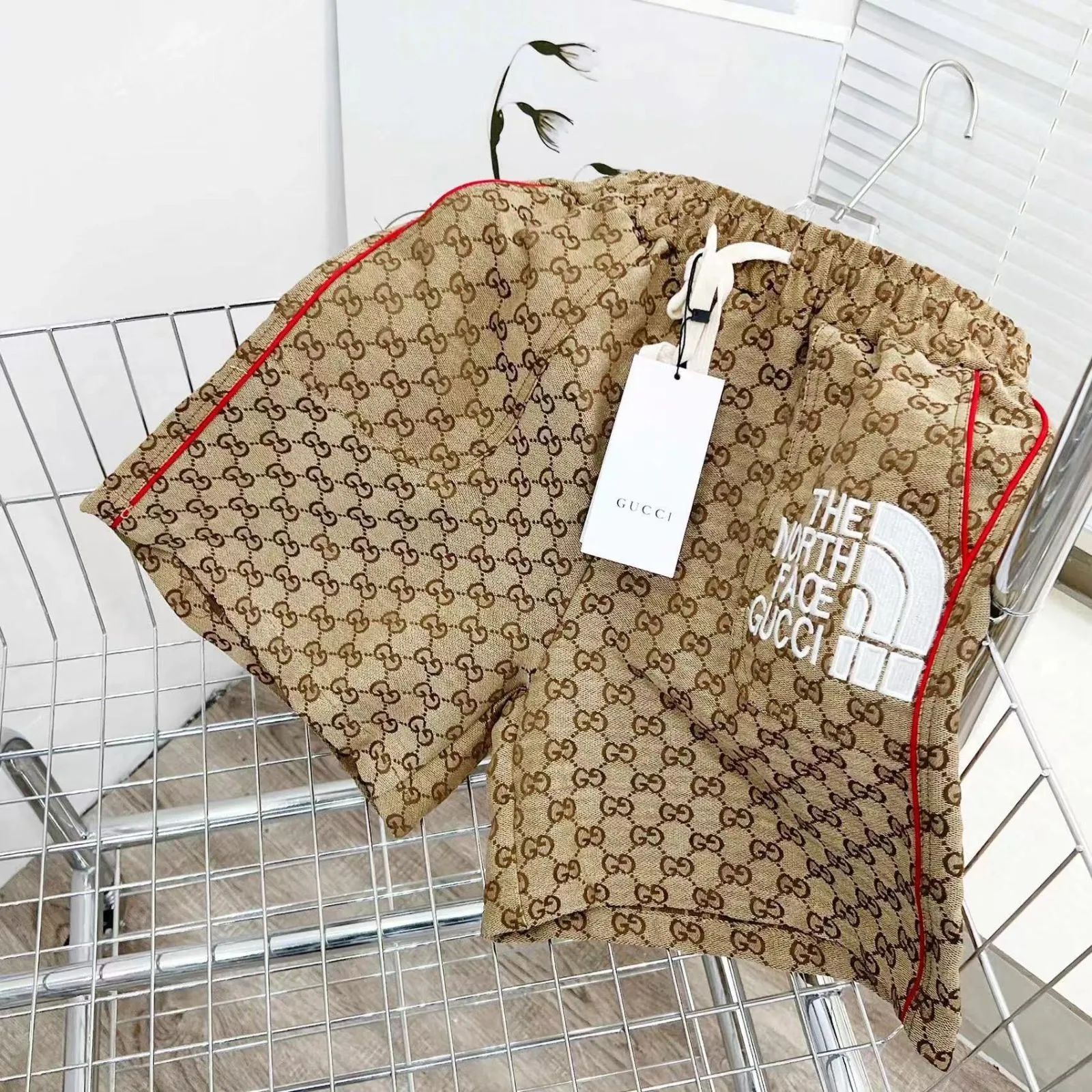 ☆年始特別セール品 新品未使用 グッチ×ノースフェイス GG柄ショート 