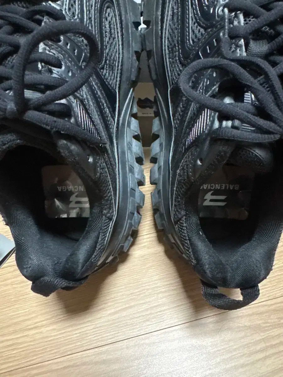 バレンシアガ ディフェンダー 42 楽天市場】BALENCIAGA(バレンシアガ) サイズ:42 DEFENDER