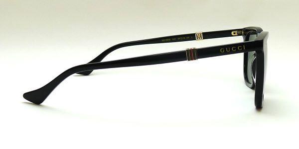 GUCCIロゴと赤緑のシェリーラインカラーのパーツが入った