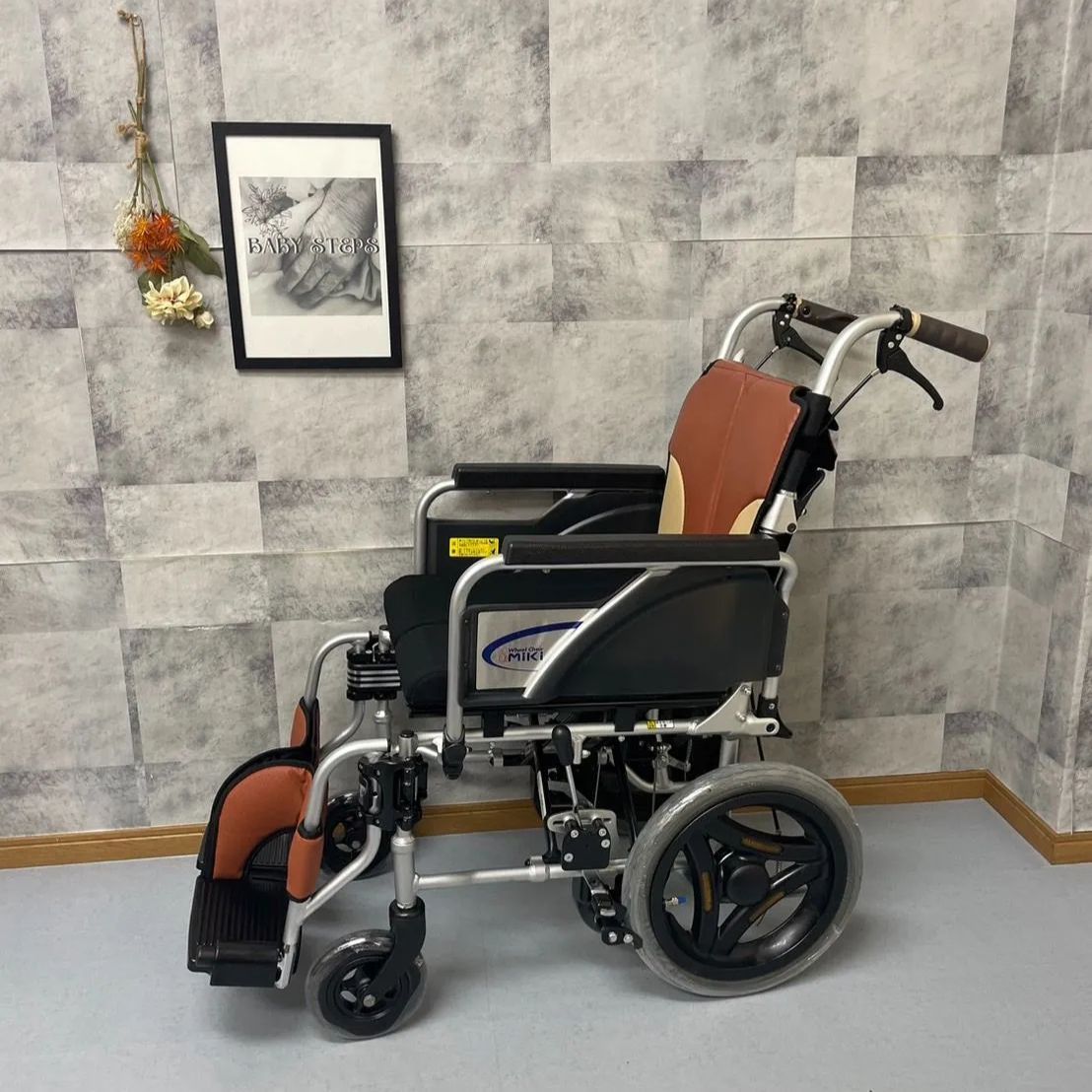 ミキ 車椅子 介助型 多機能 SKT-200 MiKi/ミキ】とまっティシリーズ 介助式 自動ブレーキ SKT-200B