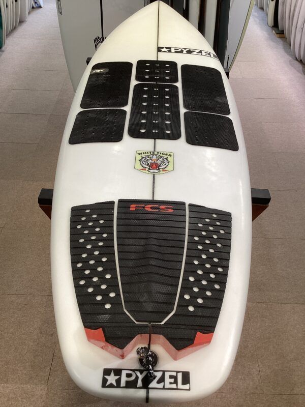 パイゼル PYZEL White Tiger 5.8 EPS Planche de Surf Pyzel White