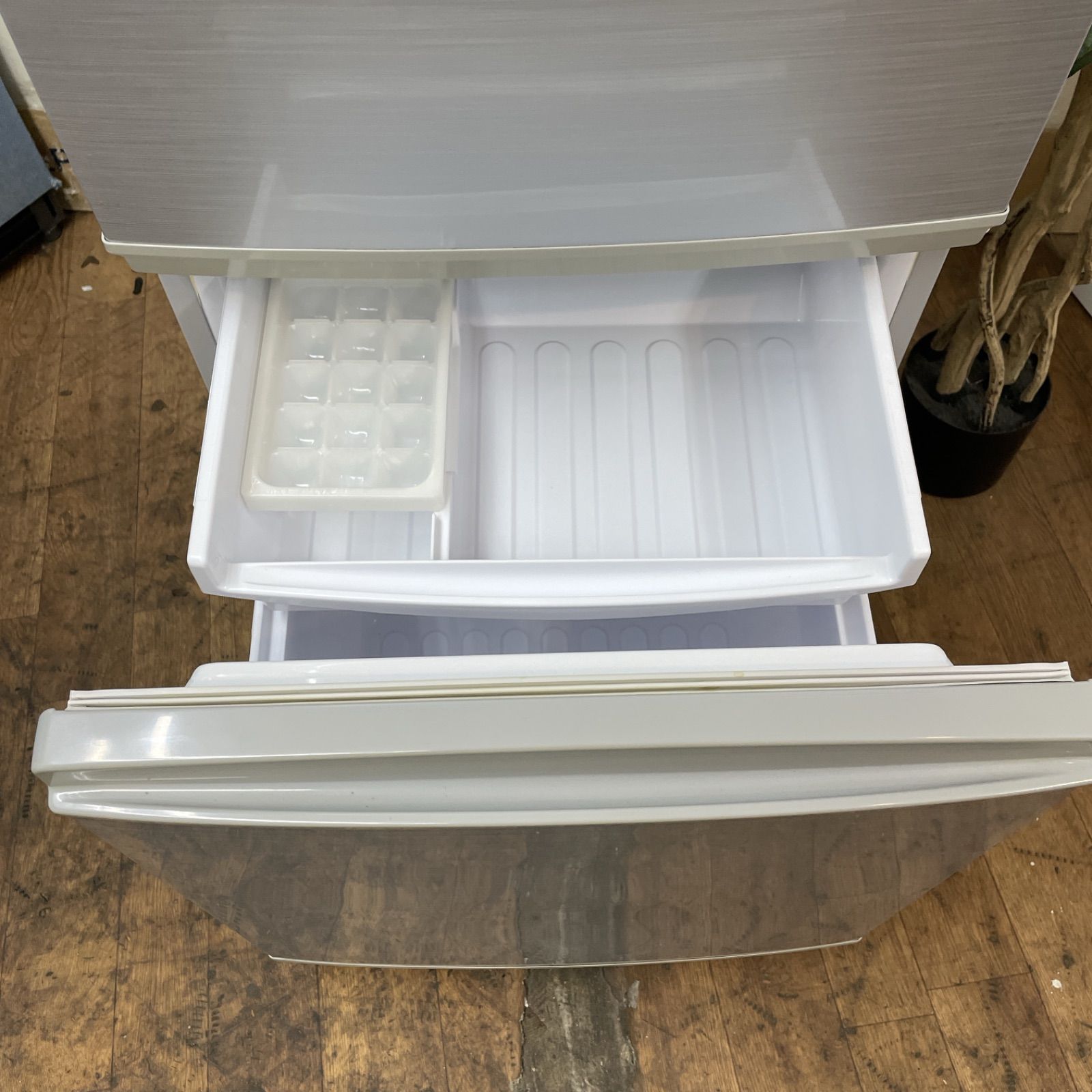 S742⭐SHARP 2ドア冷蔵庫（137L 両開き）16年製 SJ-D14B ⭐動作確認