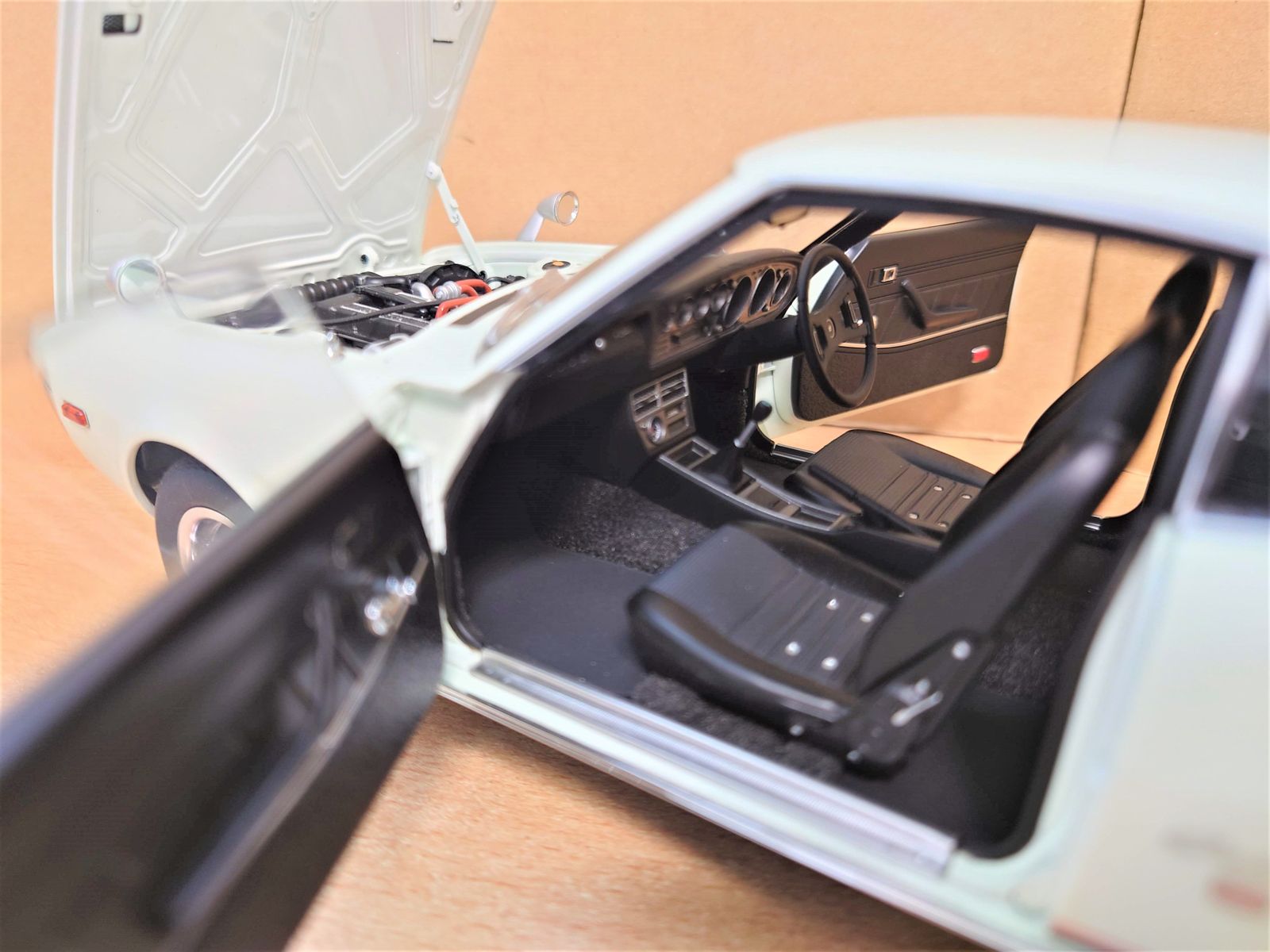 1/18 トヨタ セリカ リフトバック 2000GT 1973 オートアート製 AUTOart 1/18 トヨタ セリカ リフトバック 2000GT （RA25） 1973
