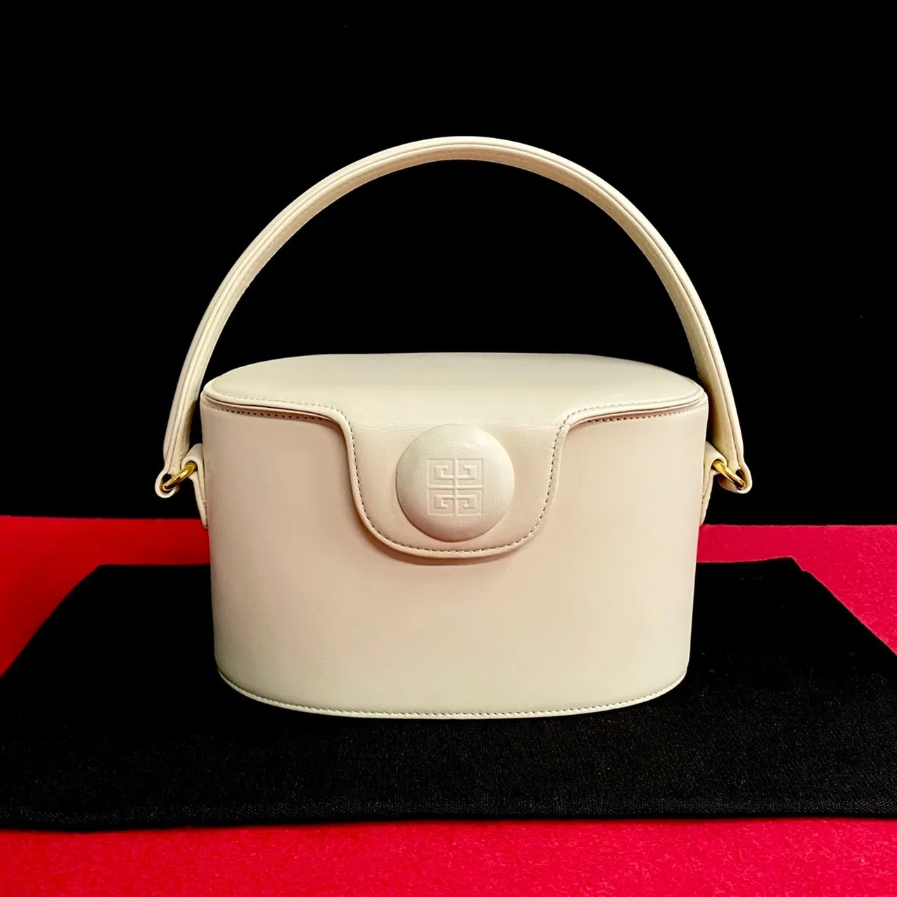 ほぼ未使用 希少品 GIVENCHY ジバンシィ ジバンシー 4G ロゴ エンボス 