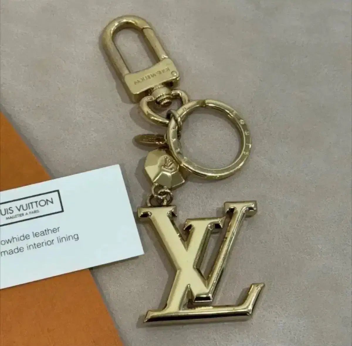 Louis Vuitton(ルイヴィトン) LV キーホルダー キーリング