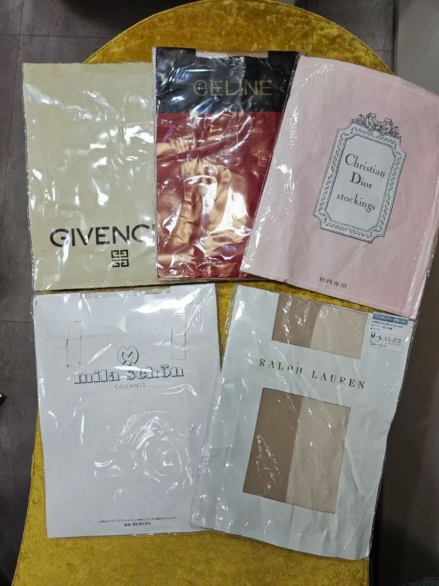 ラグジュアリー ストッキング 母音展