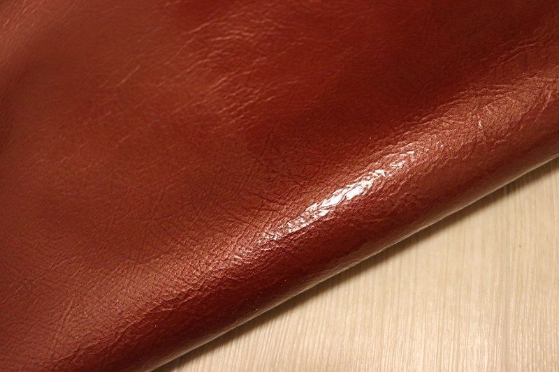 ワインレッド 239ds クロム革 牛革 国産 レザー エナメル はぎれ 一枚革 レザークラフト 革 皮 本革 diy 生地 材料