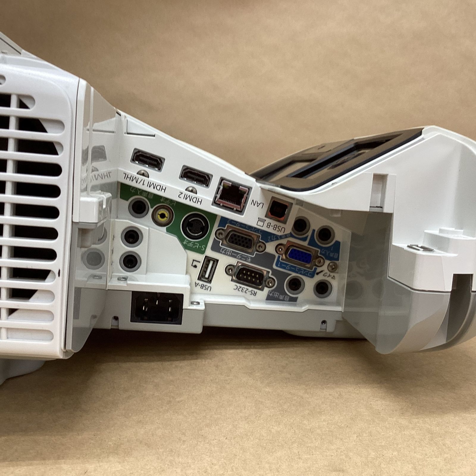 ① EPSONエプソン ビジネスプロジェクター EB-590WT 3300lm EPSON 液晶プロジェクター EB-590WT 3300lm WXGA 3LCD方式 超短