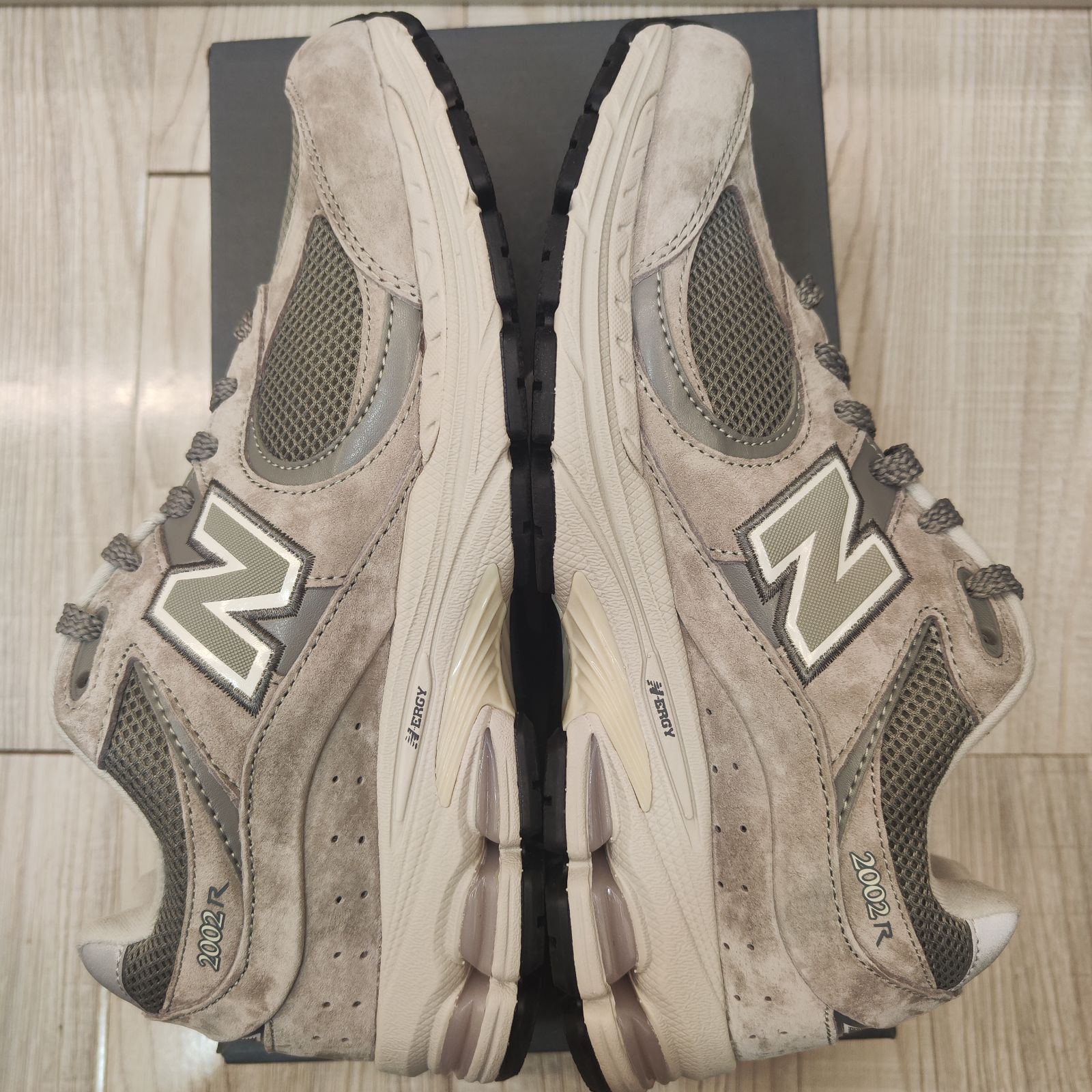 新品、未使用ニューバランス NEW BALANCE ML2002RC ベージュ
