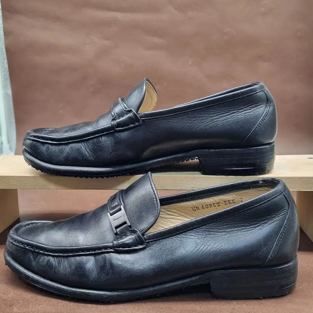 FERRAGAMO フェラガモ メンズ ローファー 6 260_