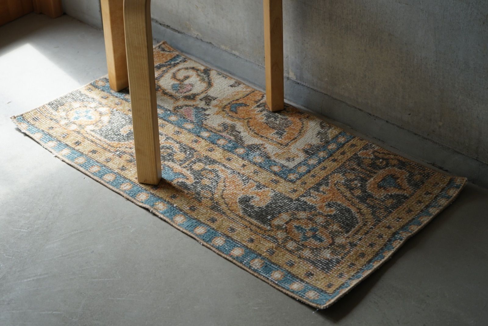 ヴィンテージラグ　トルコ ヴィンテージラグ トルコ ドアサイズ 83 × 44 cm No.TR2570