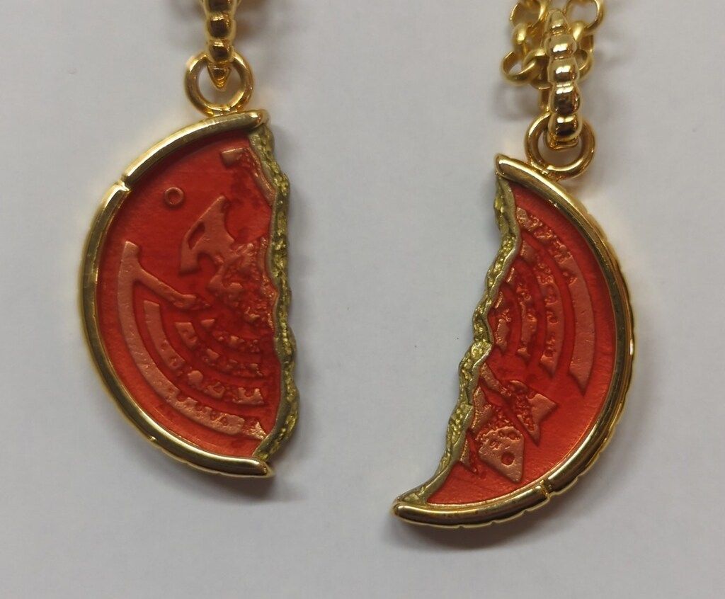 仮面ライダーオーズ/OOO アンク 割れたタカメダルペンダント