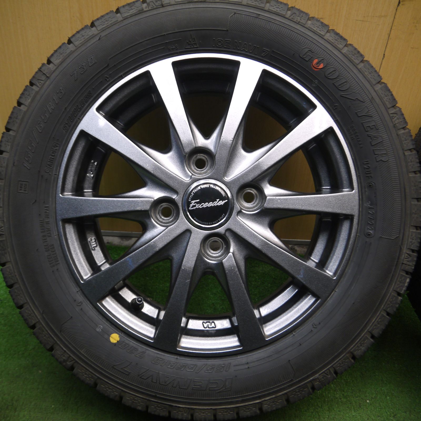 送料無料*バリ溝！22年！9.5分☆スタッドレス 155/65R13 グッドイヤー