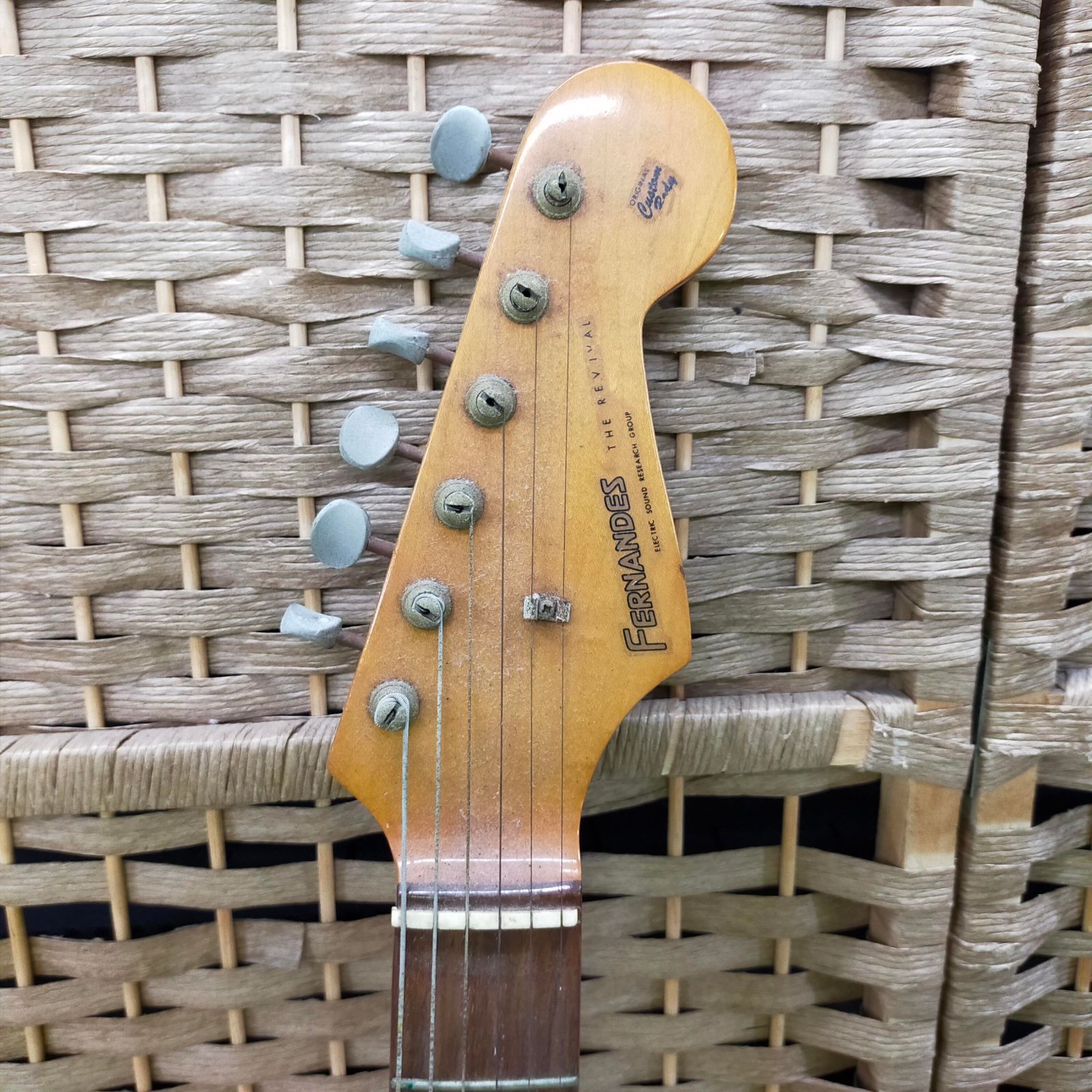 Fernandes The Revival ストラトタイプ エレキギター 赤 レッド