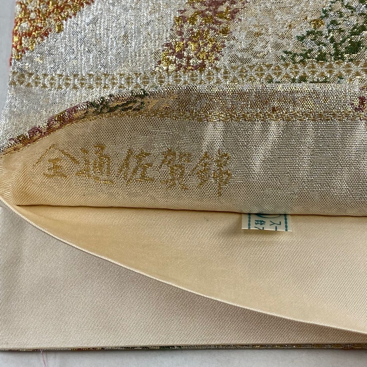 ベージュ