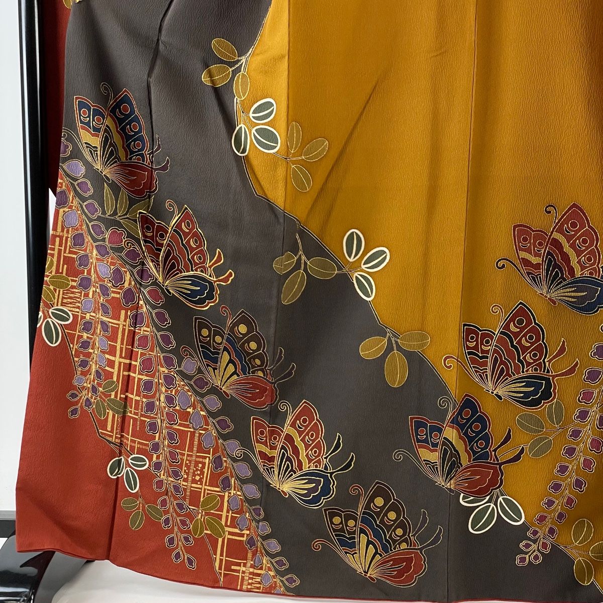 振袖 秀品 身丈161cm 裄丈67cm 正絹 【中古】 振袖 身丈161cm 裄丈67cm M 袷 鈴乃屋 鈴 桜 銀通し 金彩 黒 正絹 名品