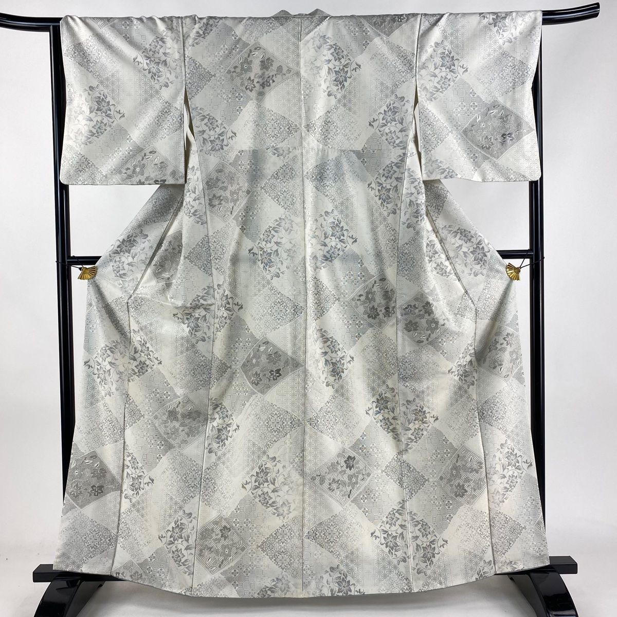 小紋 身丈162.5cm 裄丈65cm M 袷 紬地 証紙 菱 草花 刺繍 灰白 正絹