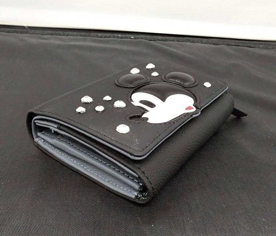 【新品未使用】ミッキーマウス 二つ折り財布　アコモデ ACCOMMODE ディズニー ミッキーマウス コンパクトウォレット