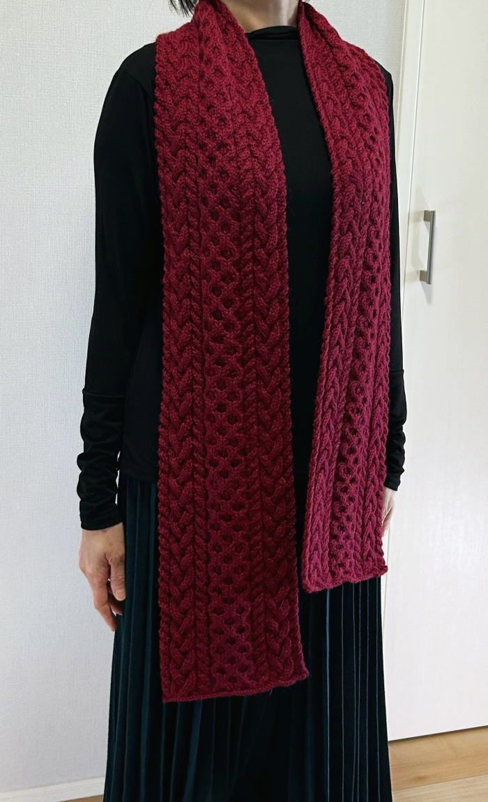 ✳︎モンクレールのマフラー ！アラン模様編みでトラッド風なデザイン d(^ ^) 編み物キット タータンで編むアラン模様のマフラー 毛糸 ウール