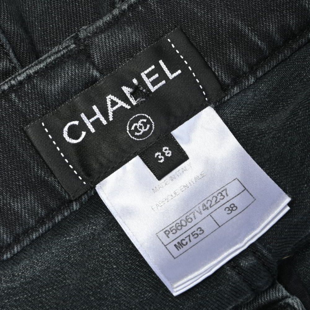 CHANEL ブラックストレッチデニム CHANEL コットン混 裾ジップ マトラッセ ストレッチ デニム