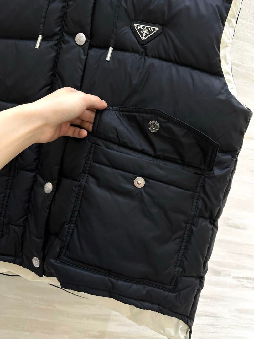 PRADAダウンベスト 未使用 未使用プラダPRADAメンズダウンベスト 52 黒