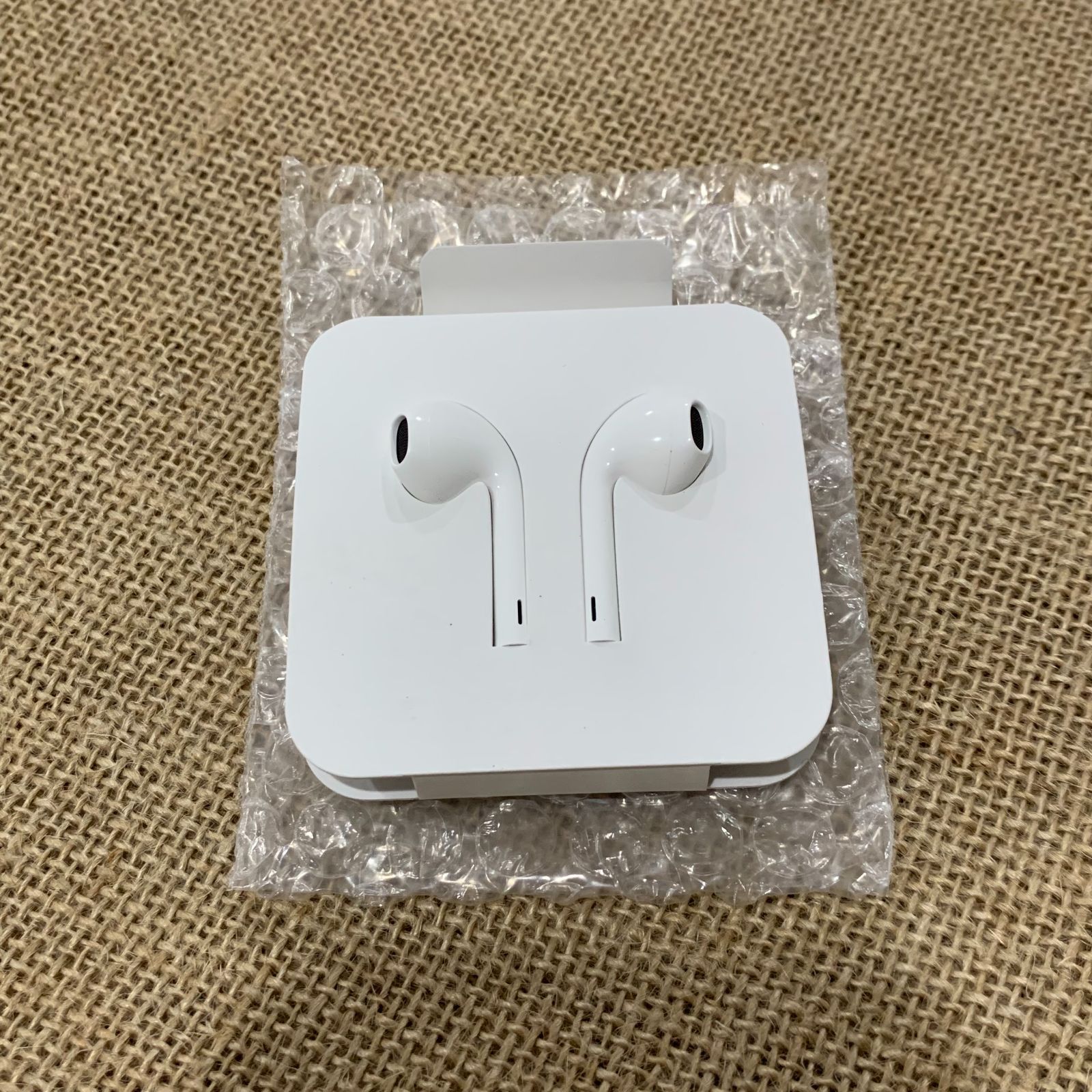 アップル純正 イヤホン インナーイヤー型 アイホン EarPods（USB-C