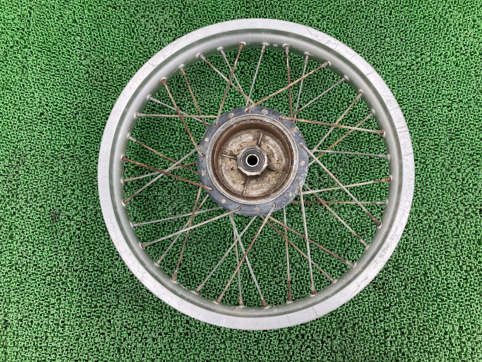 セロー225 リアホイール 15A00 ヤマハ 純正 バイク 部品 1KH XT225 SEROW225 18x2.15 修復素材に 車検 Genuine 【中古】 61 セロー225 リアホイール 15A00 ヤマハ 純正 バイク 部品 1KH XT225