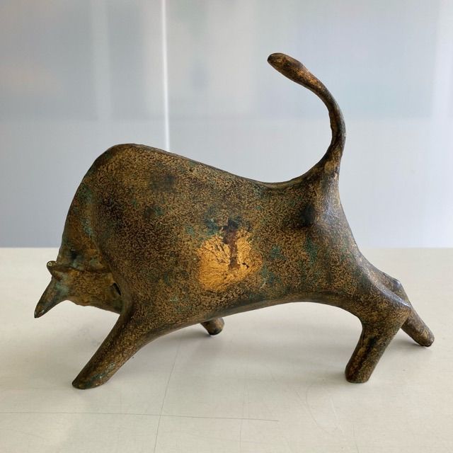 配送不可、現地引取のみ、リユース品】Kanae Miyazawa 雄牛のオブジェ