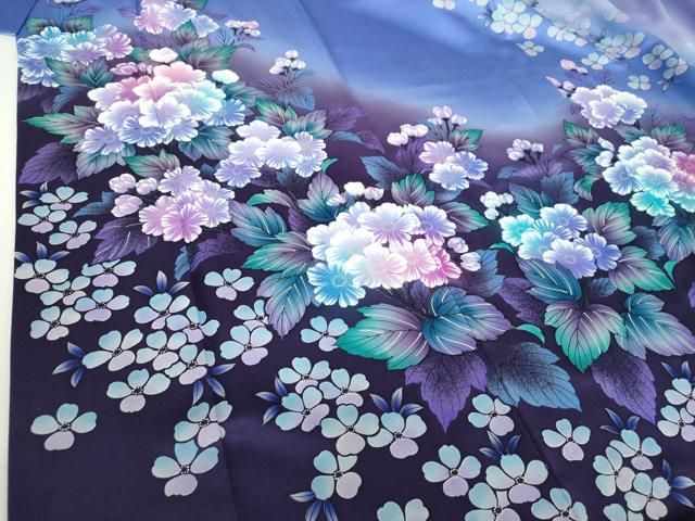 【Q4121】ＡＡ大きいサイズお仕立て上がり正絹振袖　藤色地に花柄 Q4121】AA大きいサイズお仕立て上がり正絹振袖 藤色地に花柄の