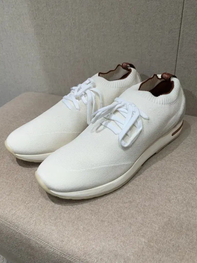<국내배송>ロロ ピアーナ フレキシ スニーカーズ 白