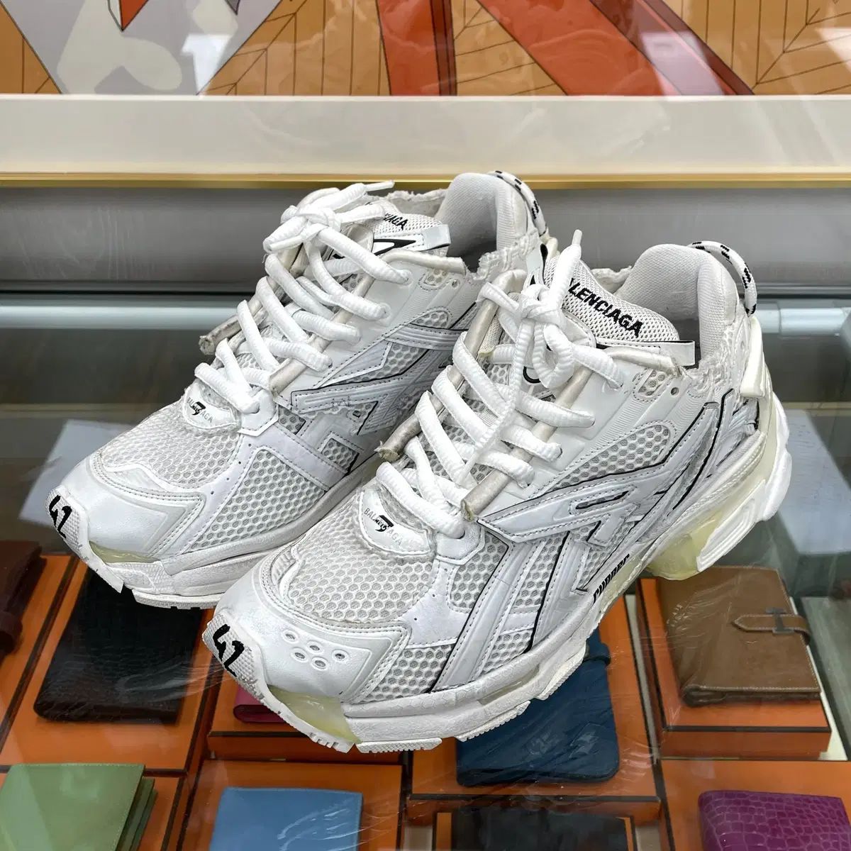 BALENCIAGA(バレンシアガ) ランナー スニーカーズ 白 656065 - メルカリ 