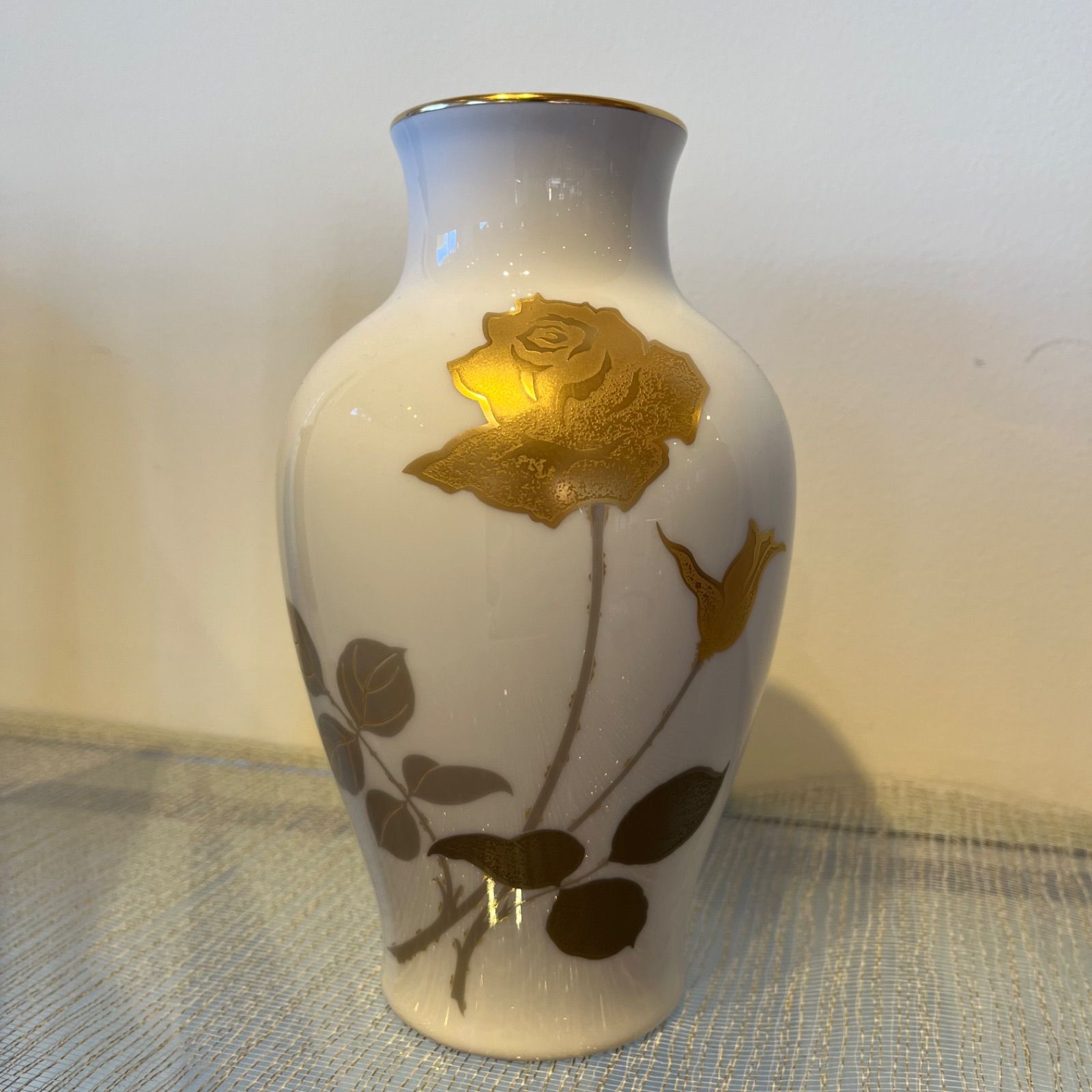 ●金蝕　バラ　花瓶