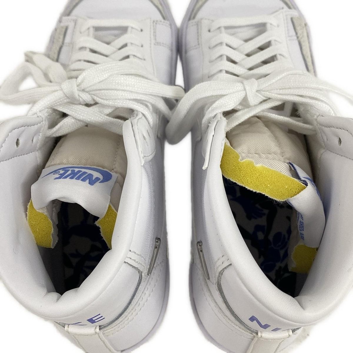 NIKE