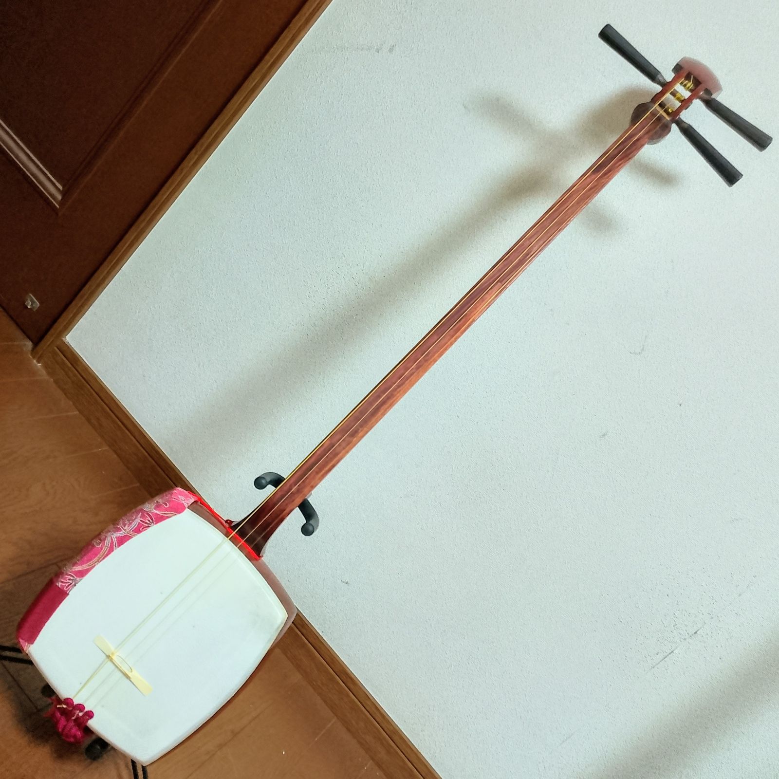 高級　花梨　細棹三本継　三味線　樹脂バチ + ソフトケース付き 高級 花梨 細棹三本継 三味線 樹脂バチ + ソフトケース付き