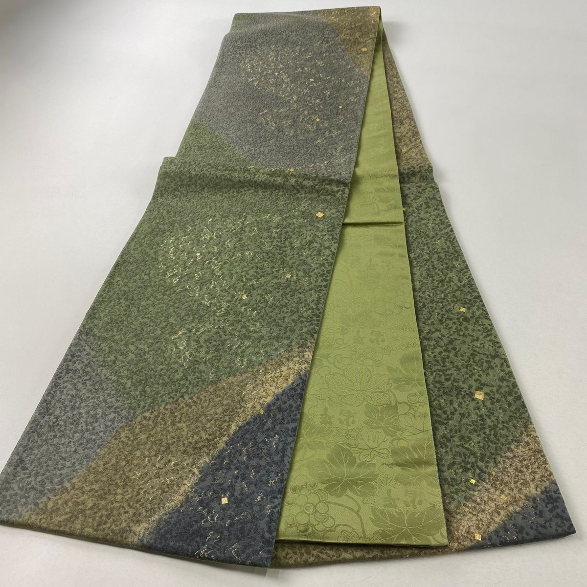 袋帯 美品 秀品 幾何学 金糸 箔 茶緑色 全通 正絹 【中古