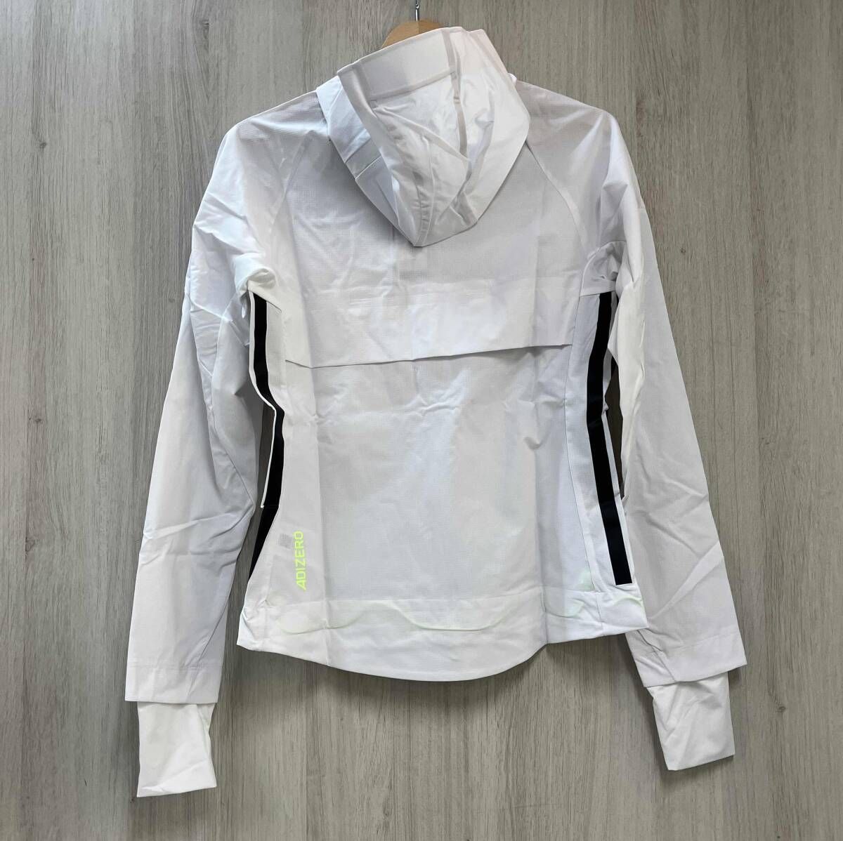 adizeroランニングジャケット