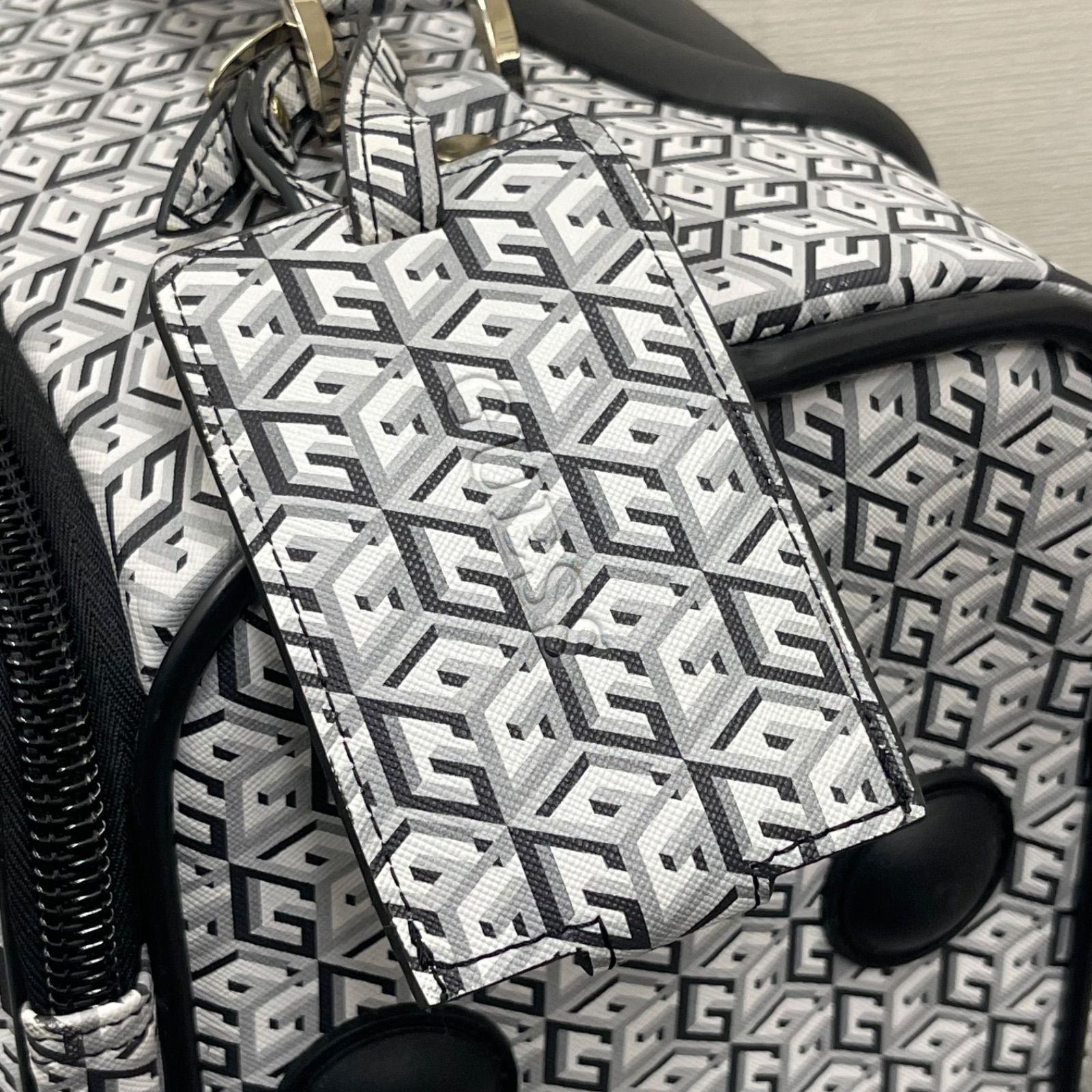 ゲス キャリーバッグ