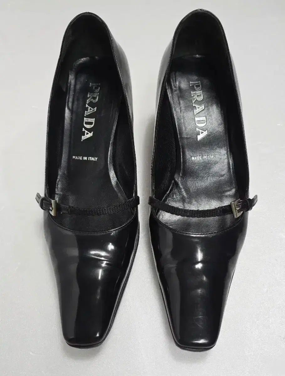 ☆PRADA☆プラダ☆ アイボリー ☆Tストラップヒール ☆23.5~24CM☆ ☆PRADA☆プラダ☆ アイボリー ☆Tストラップヒール ☆23.5~24CM☆