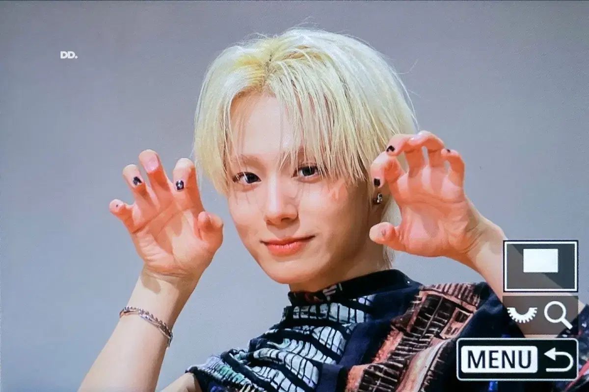 ONEUS(ワンアス) ファヌン(HWANWOONG) 250712 サイン チェキ