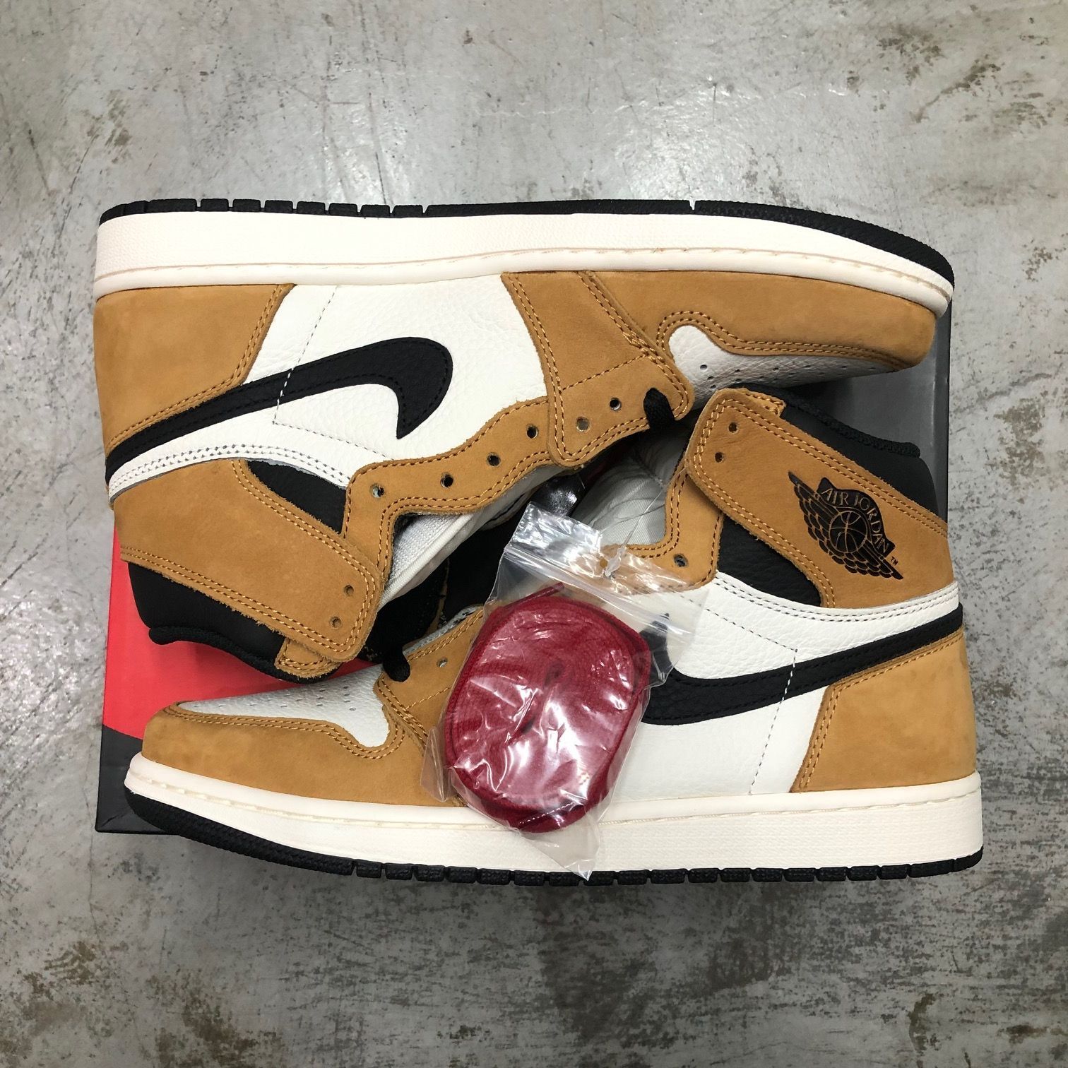 国内正規 新品 NIKE AIR JORDAN 1 RETRO HIGH OG ROOKIE OF THE YEAR ナイキ エアジョーダン1 レトロ  ハイ OG ルーキーオブザイヤー 555088-700 スニーカー 27.5cm 70998A1 - メルカリ