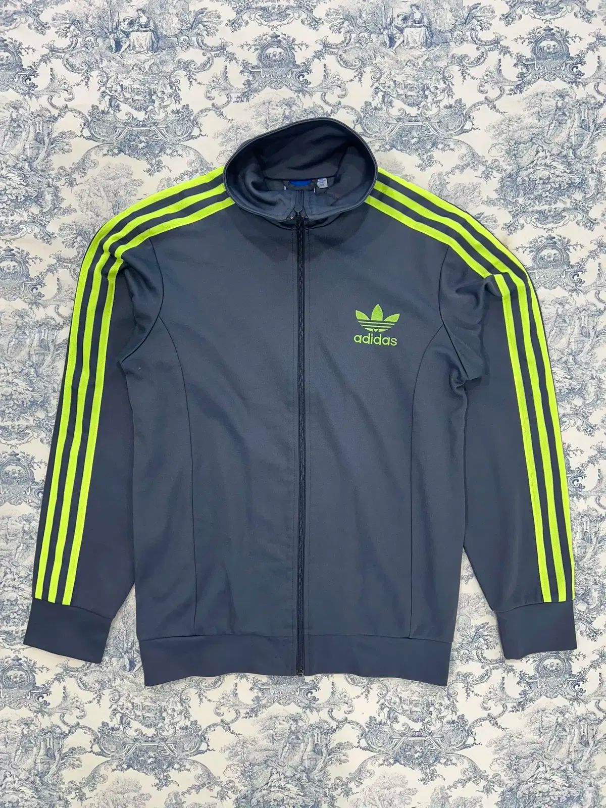 アディダス グリーン蛍光 ジャージ