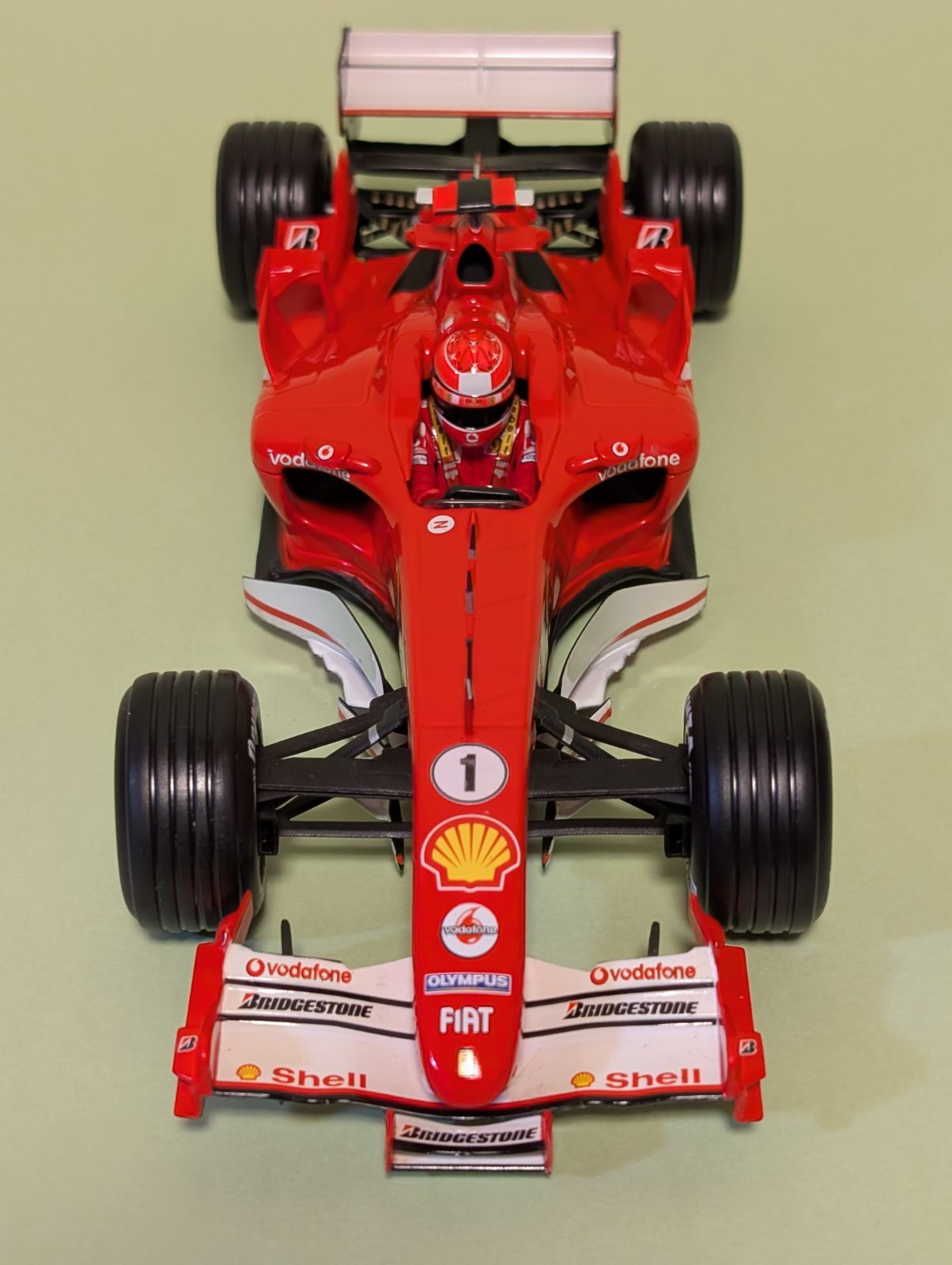 苦戦の1年…1/18 マテルフェラーリF2005 シューマッハ - メルカリ