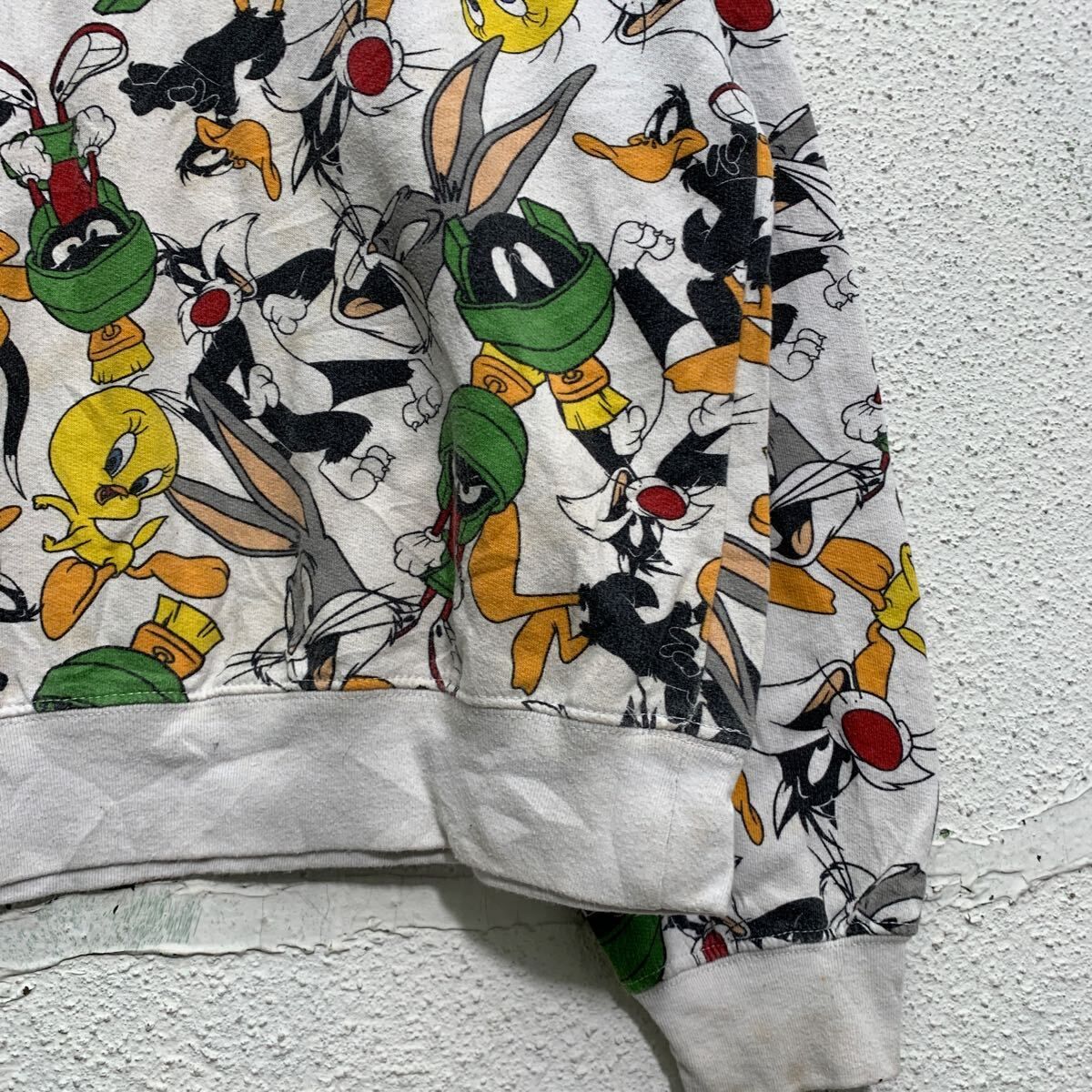 LOONEY TUNES プリント スウェット トレーナー L 150～ キッズ ホワイト 総柄 ルーニーテューンズ 古着卸 アメリカ仕入 a604-6232