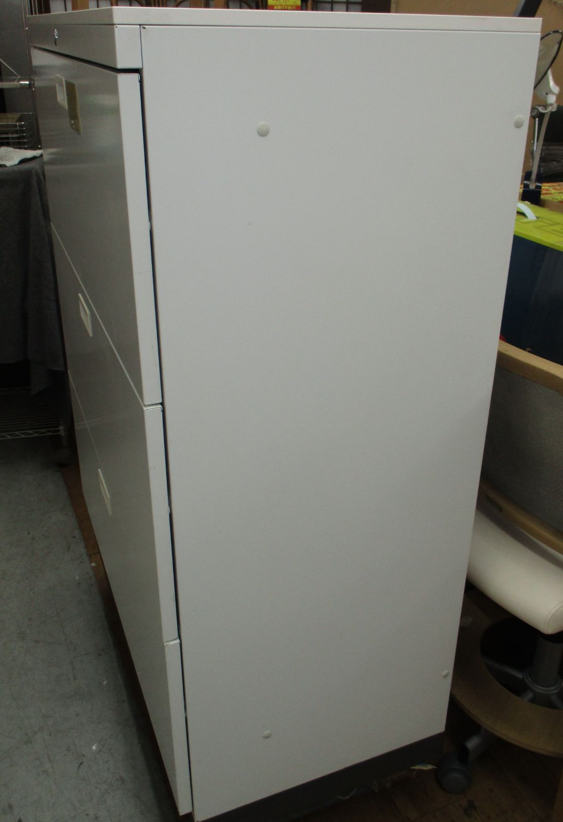⭐R658 スチール ラテラルキャビネット 3段引き出し、鍵付き、幅90cm 