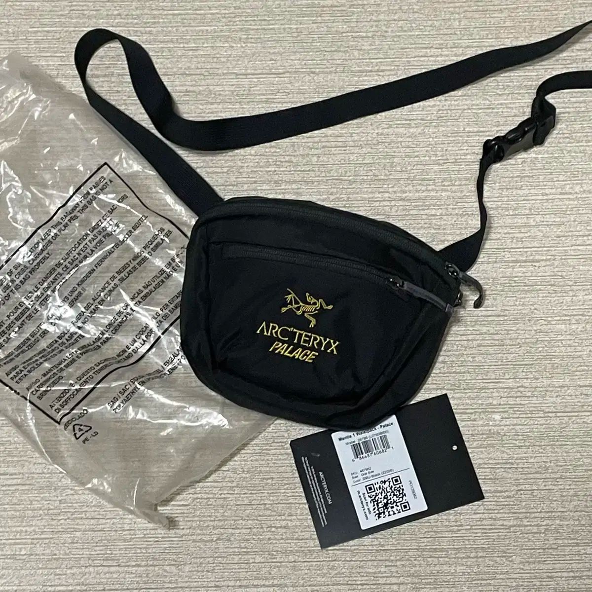 【PALACE×Arc'Teryx／ Mantis1 ／アークテリクス／パレス】 PALACE ARC'TERYX MANTIS 1 WAISTPACK - メルカリ